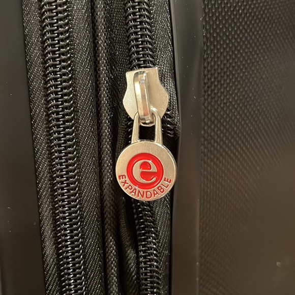 Ciao 15” Underseat Hardside Expandable Carry-On Black - Picture 6 of 8